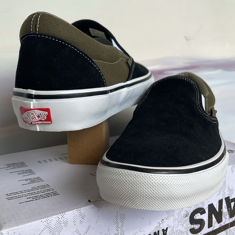 Vans Men’s Skate Slip-On
Black Olive
VN0A5FCAB1V
Sneakers - Picture 9 of 16
